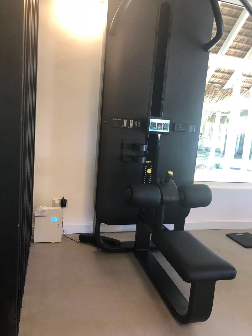 Diffuseur installé à proximité d’un appareil de musculation